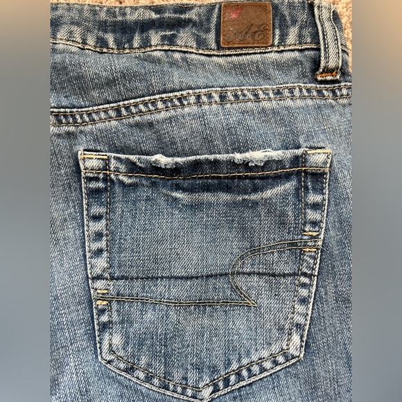 American Eagle Women's Original 77 Denim Blue Jeans Size 6 Light Wash Distressed - Picture 3 of 9